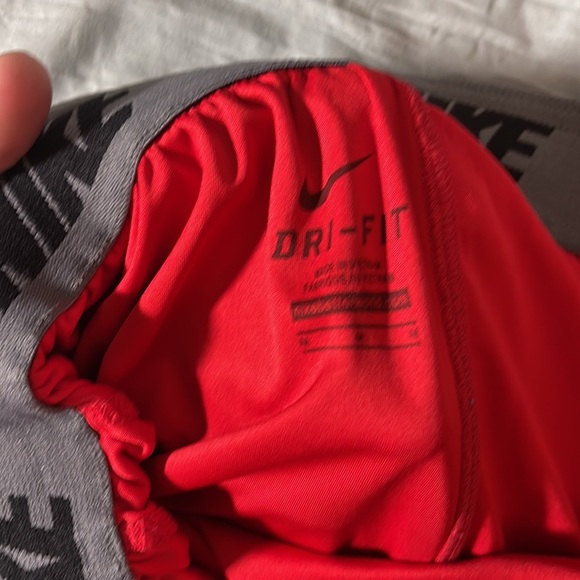 Red Nike basketball 🏀 shorts M below the knee - Picture 3 of 4